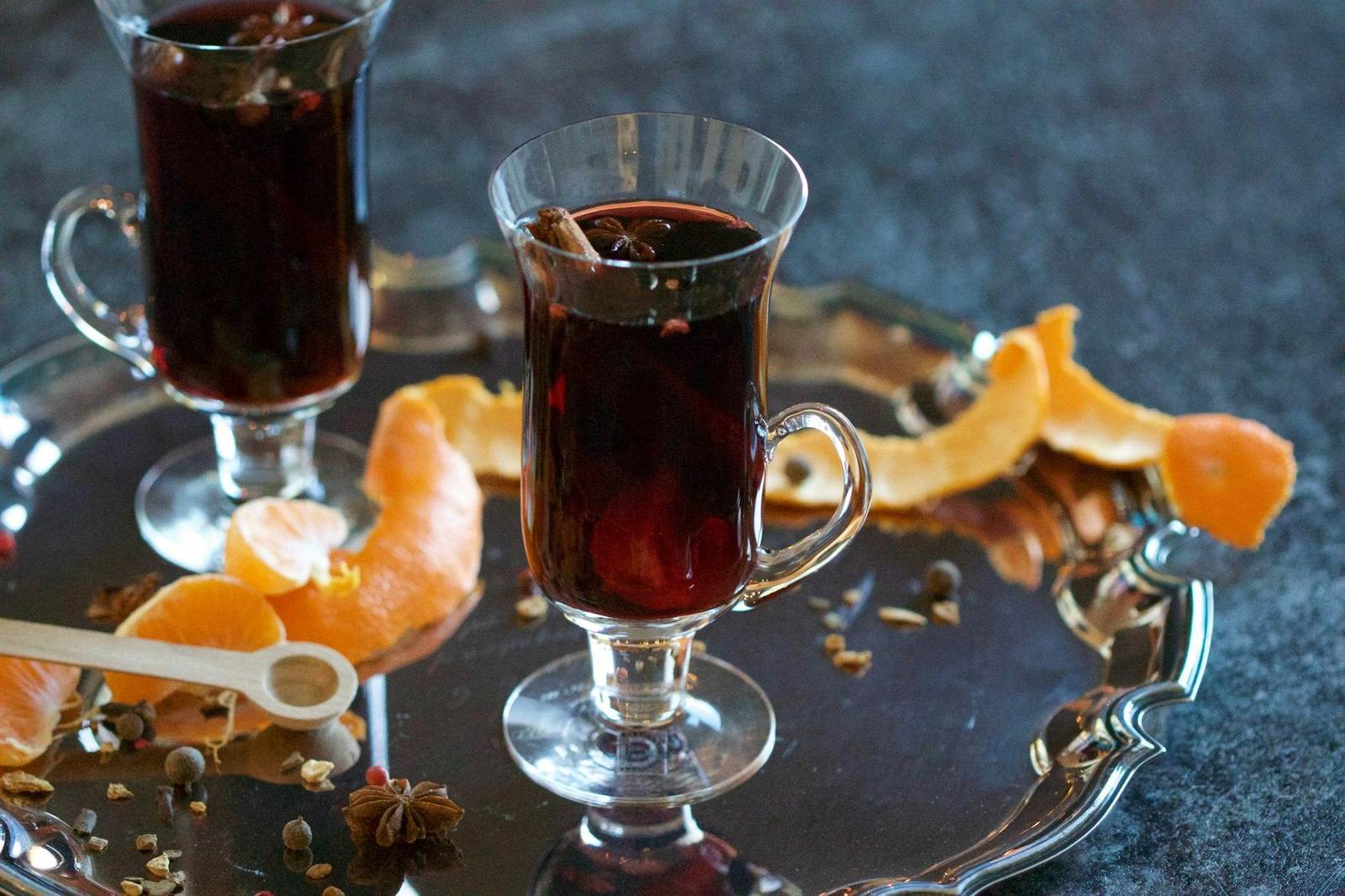 Glühwein mit Orangen